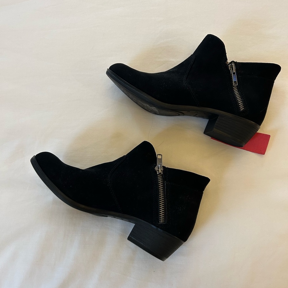 Women’s black boots